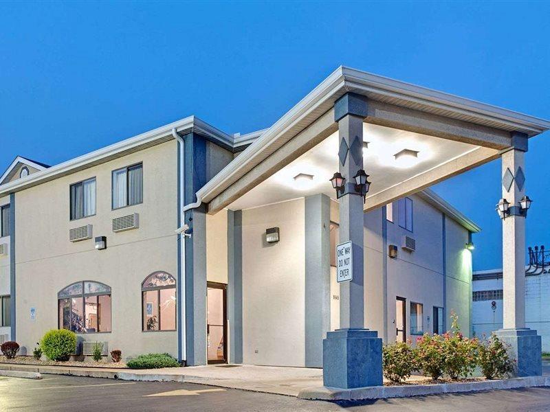 Travelodge By Wyndham St. Louis Berkeley Exterior photo