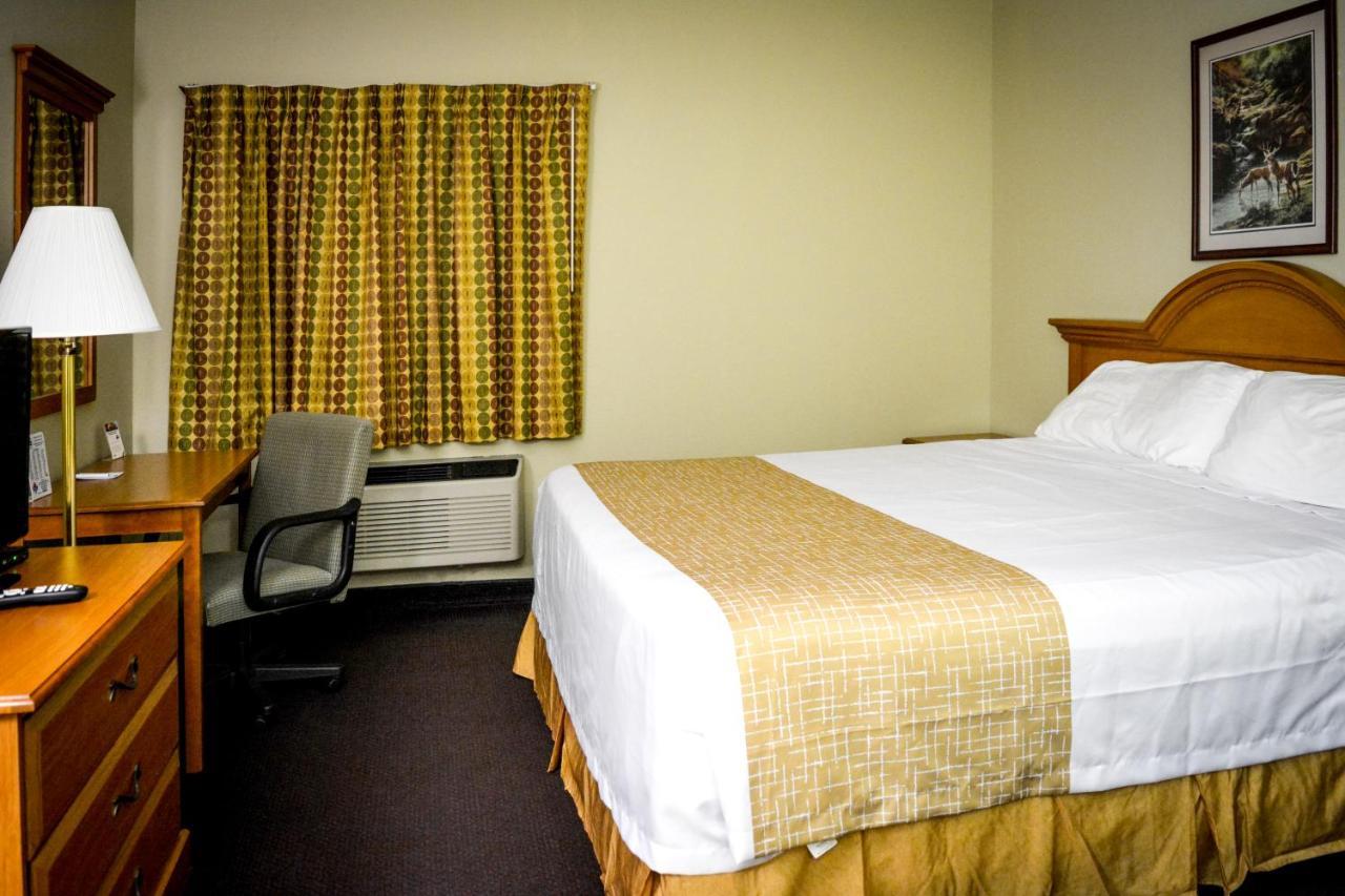 Travelodge By Wyndham St. Louis Berkeley Exterior photo