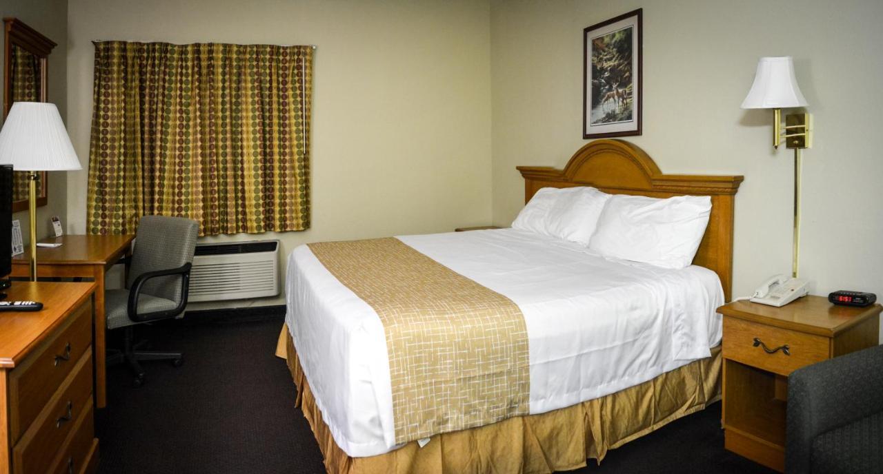 Travelodge By Wyndham St. Louis Berkeley Exterior photo